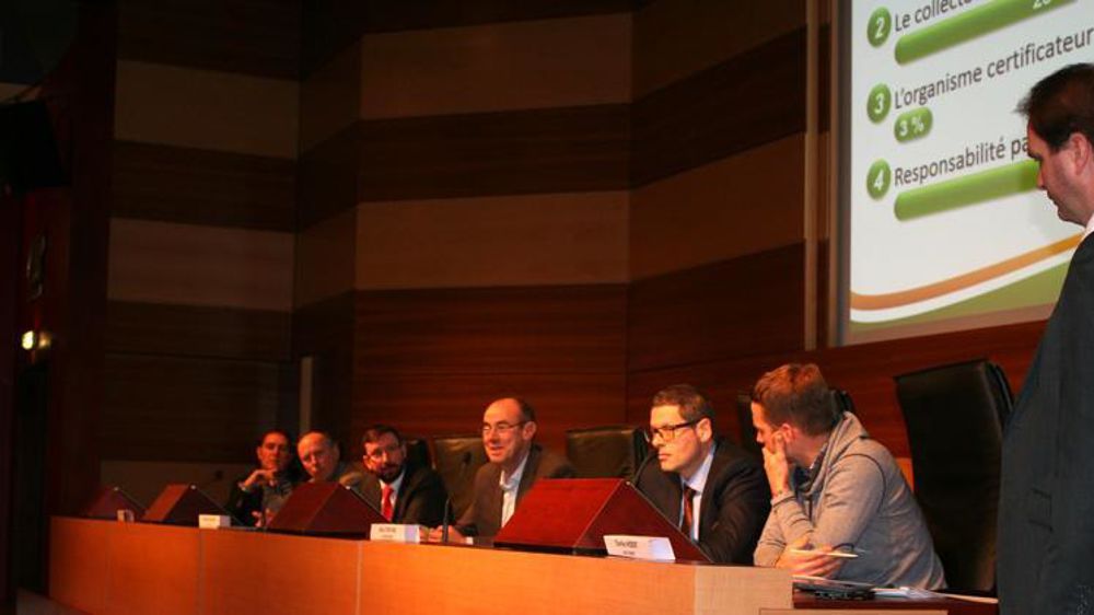 Bernard Fourdinier, producteur de plants dans le Pas-de-Calais (au centre sur la photo), s’exprime  : « Les exploitations productrices de plants de pommes de terre n’ont plus la marge de manœuvre suffisante pour supporter un litige. » © Blandine Cailliez